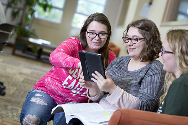 Students and tutors in the Learning Center